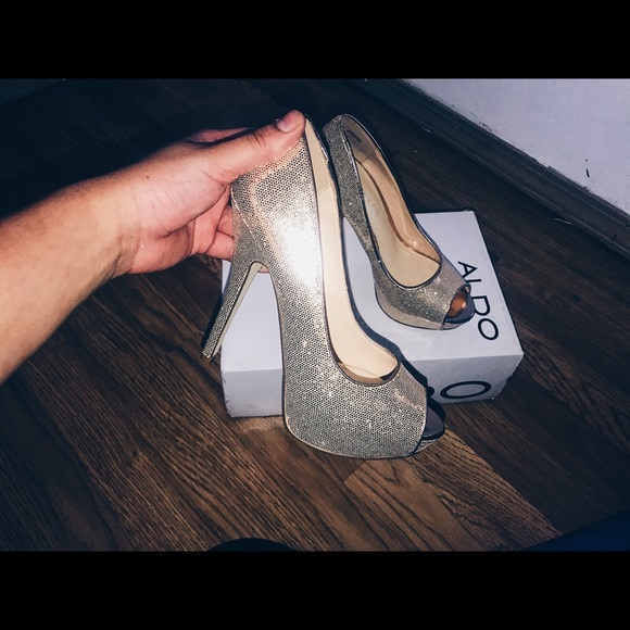 ALDO PLATFORM HEELS - Picture 2 of 2